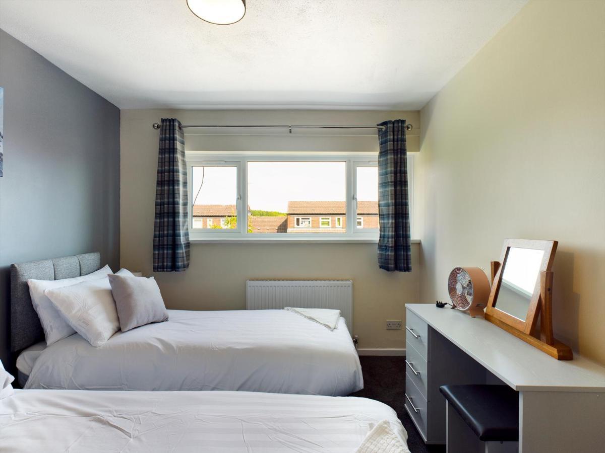 247 Serviced Accommodation In Telford- 3Br House Exterior photo